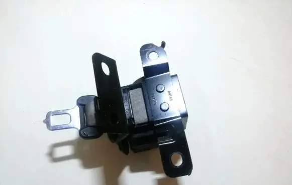 Middle seatbelt (rear)