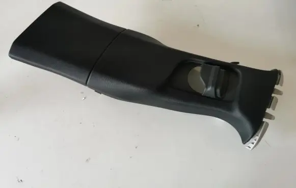 Mercedes-Benz CLS W257 Seat belt trim A2576900900