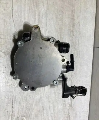 Ford Focus Vacuum pump H6BG2A451AC