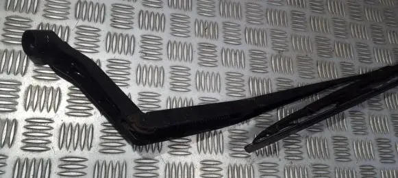 Subaru Legacy Front wiper blade arm 16601 1660-1