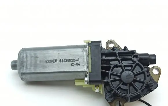 Mercedes-Benz C W204 Seat adjustment motor 0390203001 82028922
