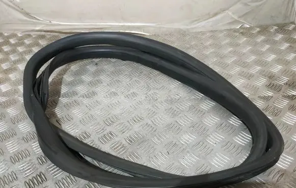 Volvo XC60 Front door rubber seal S1XMA