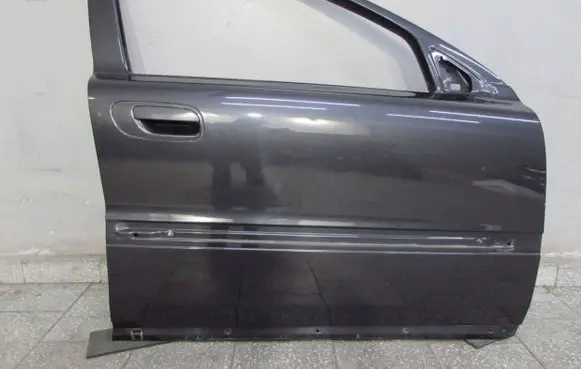 Volvo V70 Front door 48618