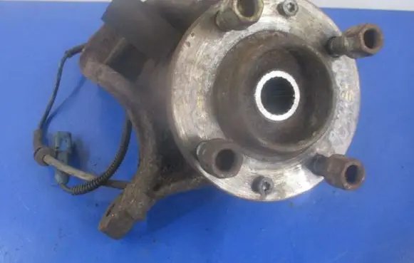 Peugeot 207 CC Front wheel hub spindle knuckle