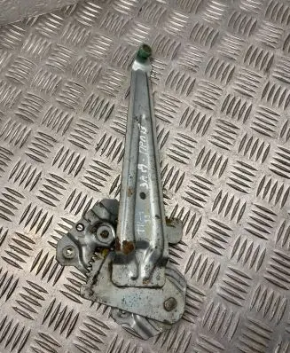 Rear door manual window regulator