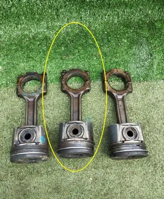 Suzuki SX4 Piston with connecting rod 
