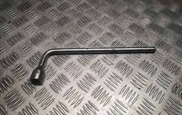 Mercedes-Benz SLK R172 Wheel nut wrench A2215810001 2215810001