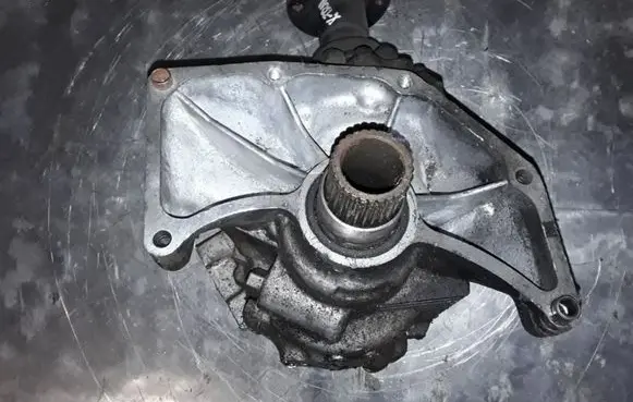 Nissan X-Trail T30 Gearbox transfer box case 8H510