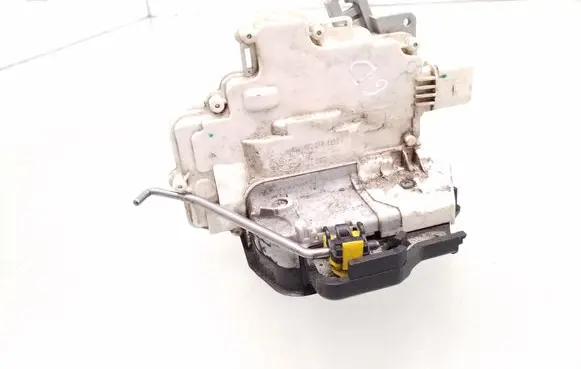 Audi A6 S6 C6 4F Rear door lock 4F0839016