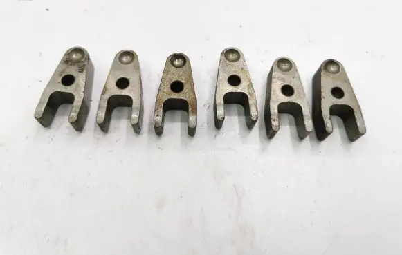 Chrysler 300 - 300C Fuel Injector clamp holder