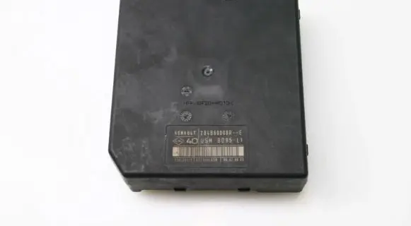 Renault Megane III Fuse module 284B60008R