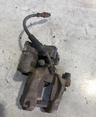 Volkswagen PASSAT B8 Rear brake caliper 3Q0615406M