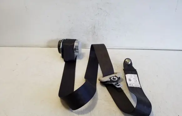 Nissan Leaf I (ZE0) Rear seatbelt 624239501D