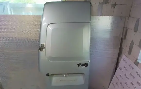 Nissan Interstar Rear door