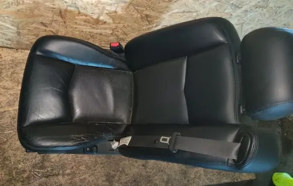 Cadillac SRX Front driver seat 25866843