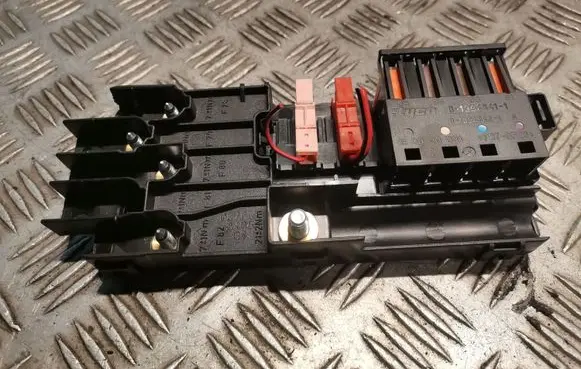 Mercedes-Benz R W251 Fuse box set 2115452601