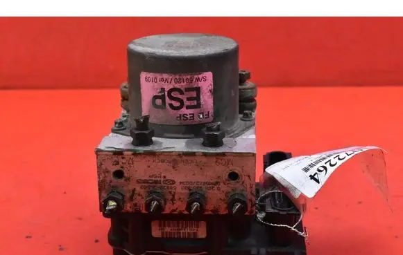 Hyundai i30 ABS Pump 589202L500