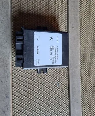 Mercedes-Benz Sprinter W901 W902 W903 W904 Door central lock control unit/module A0004461019