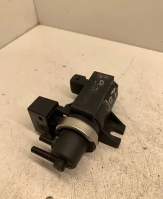 BMW 3 E46 Vacuum valve 2247906 051215