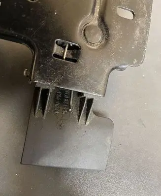 Audi Q7 4L Engine bonnet/hood lock/latch loop/hook 4L0823480A