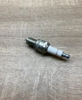 Volkswagen I LT Spark plug N281YC