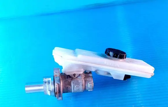 Tesla Model 3 Master brake cylinder 843324