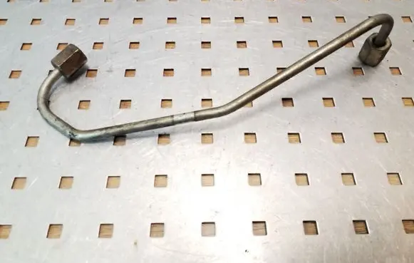 Fuel injector supply line/pipe