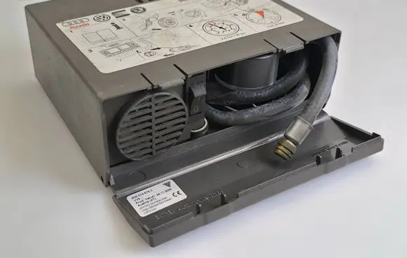 Audi A8 S8 D2 4D Tire air pump compressor 8D0012615C