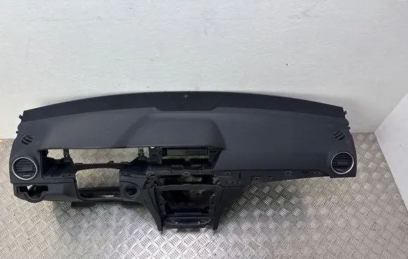 Mercedes-Benz C W204 Dashboard 2046805787