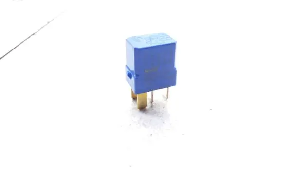 Nissan X-Trail T30 Hazard warning light relay 2523079944