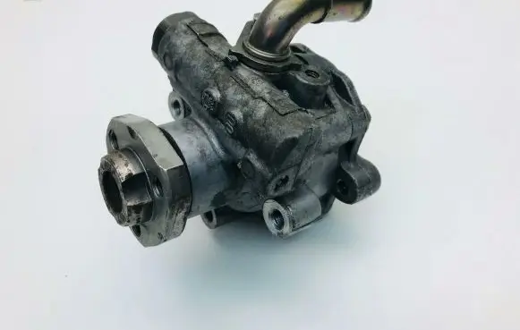Volkswagen Golf IV Power steering pump 1J04221541A
