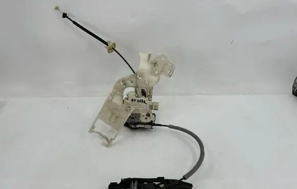 Volkswagen Touareg II Rear door lock JA64G0839016