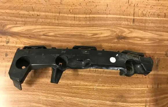 Toyota Hilux (AN10, AN20, AN30) Front bumper mounting bracket 521160K060