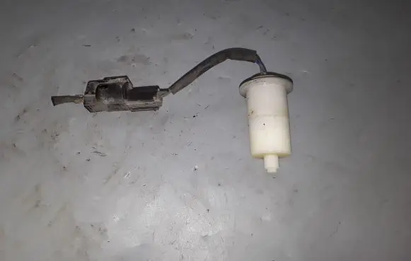 KIA Carens II Windshield washer fluid level sensor NOCODE