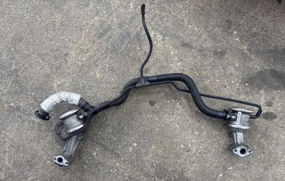 Audi A8 S8 D4 4H Breather valve O6E131101J 06E131102N
