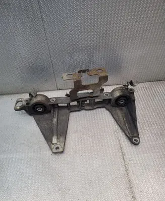 Mercedes-Benz V Class W447 Rear differential/diff mount bracket A4473530000