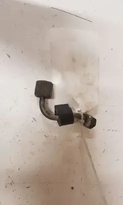 Fuel injector supply line/pipe