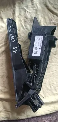 Volkswagen Golf Plus Accelerator throttle pedal 1K1721503M 6PV00889000