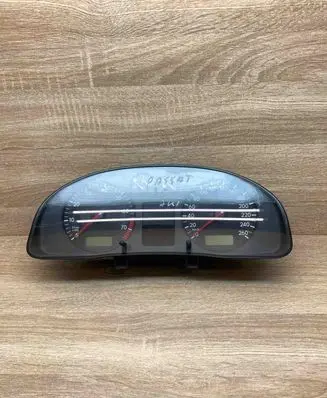 Volkswagen PASSAT B5 Speedometer (instrument cluster) 3B0920822 0263623023
