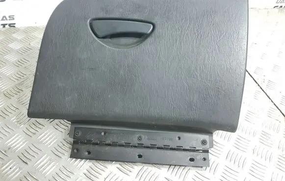 Ford Focus Glove box set 180799 98ABA06050 W235X