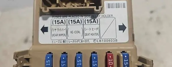 Subaru Forester SG Fuse module lb100603b 608050