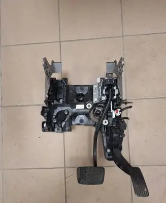 Opel Insignia A Pedal assembly 23335265