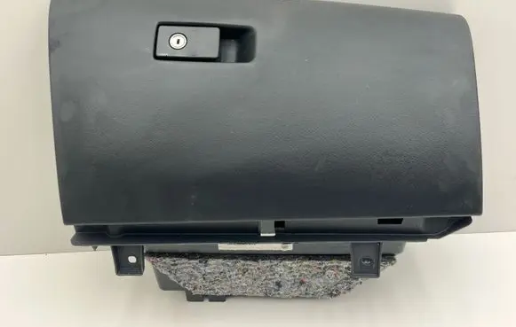 Glove box