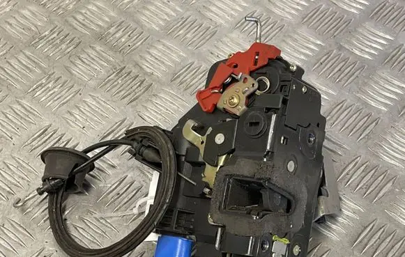 Audi A8 S8 D3 4E Rear door lock 4E0839016