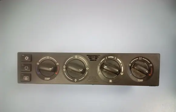 BMW 7 E38 Climate control unit 83697850