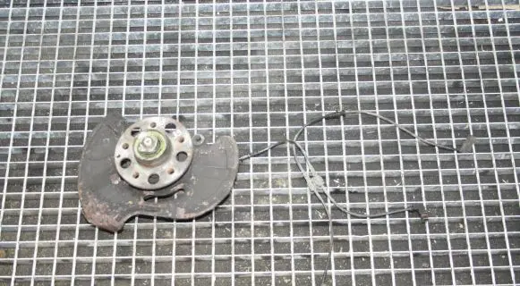 Mercedes-Benz CLK A209 C209 Front wheel hub