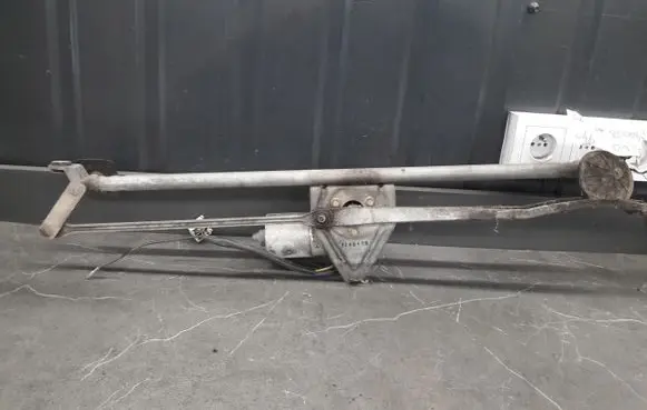 Volvo 940 Front wiper linkage 