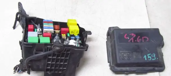 Citroen C3 Relay mounting block 