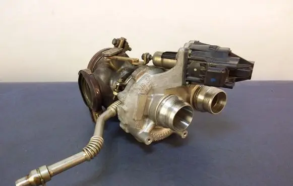 BMW 5 G30 G31 G38 Turbo system vacuum part 8600290