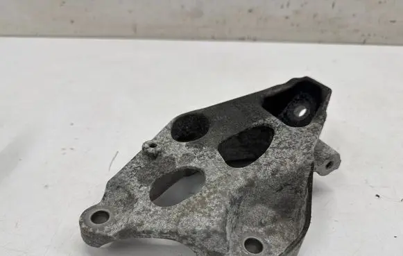 BMW 4 F36 Gran coupe Engine mounting bracket 6859415